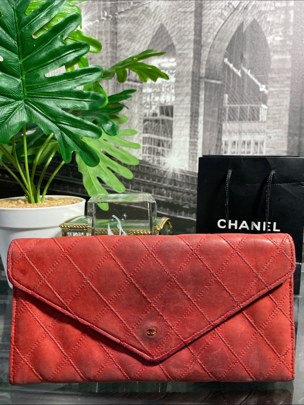 Authentic CHANEL Red Quilted CC Leather Envelope Flap Wallet - Picture 5 of 17